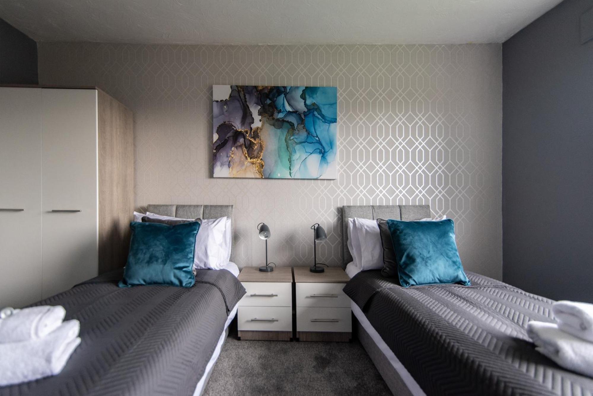 3 Bed Apartment - Perfect For Contractors Near Liverpool Airport Hale  المظهر الخارجي الصورة