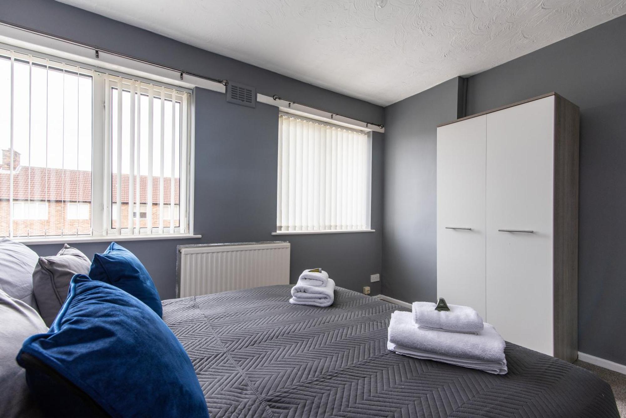 3 Bed Apartment - Perfect For Contractors Near Liverpool Airport Hale  المظهر الخارجي الصورة