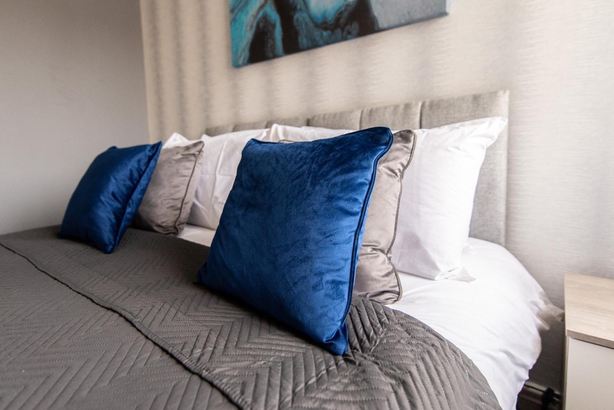 3 Bed Apartment - Perfect For Contractors Near Liverpool Airport Hale  المظهر الخارجي الصورة