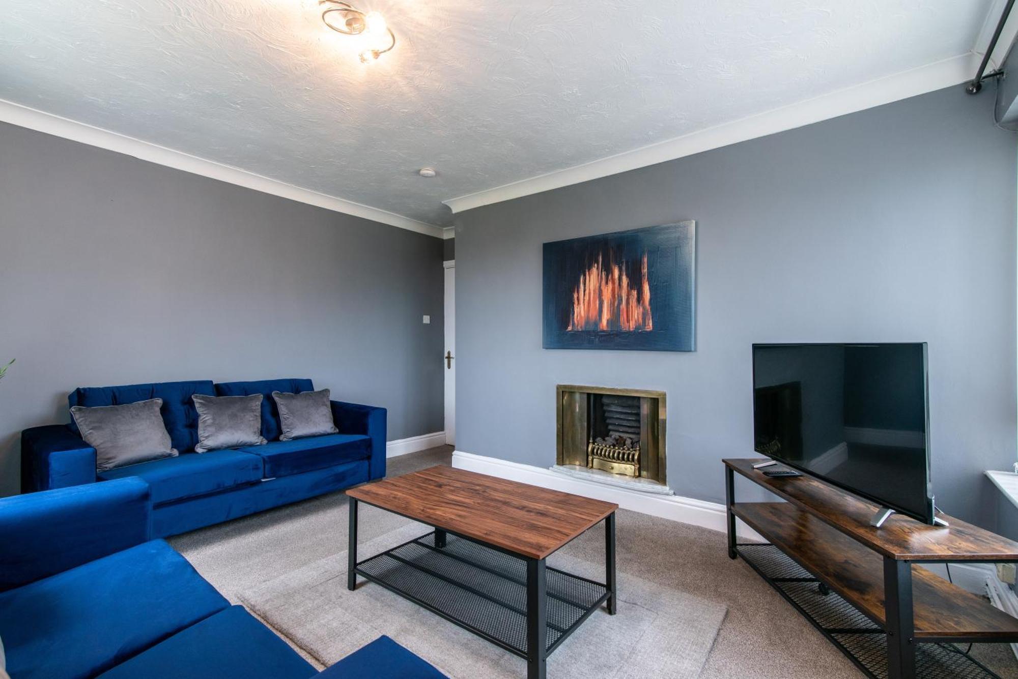 3 Bed Apartment - Perfect For Contractors Near Liverpool Airport Hale  المظهر الخارجي الصورة