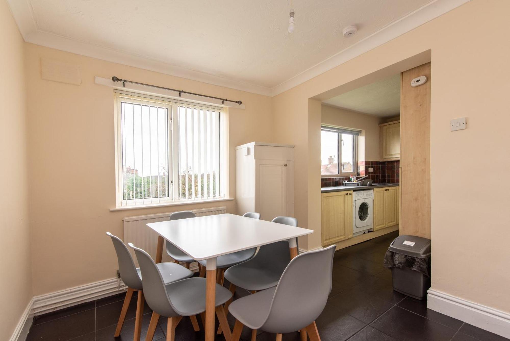 3 Bed Apartment - Perfect For Contractors Near Liverpool Airport Hale  المظهر الخارجي الصورة