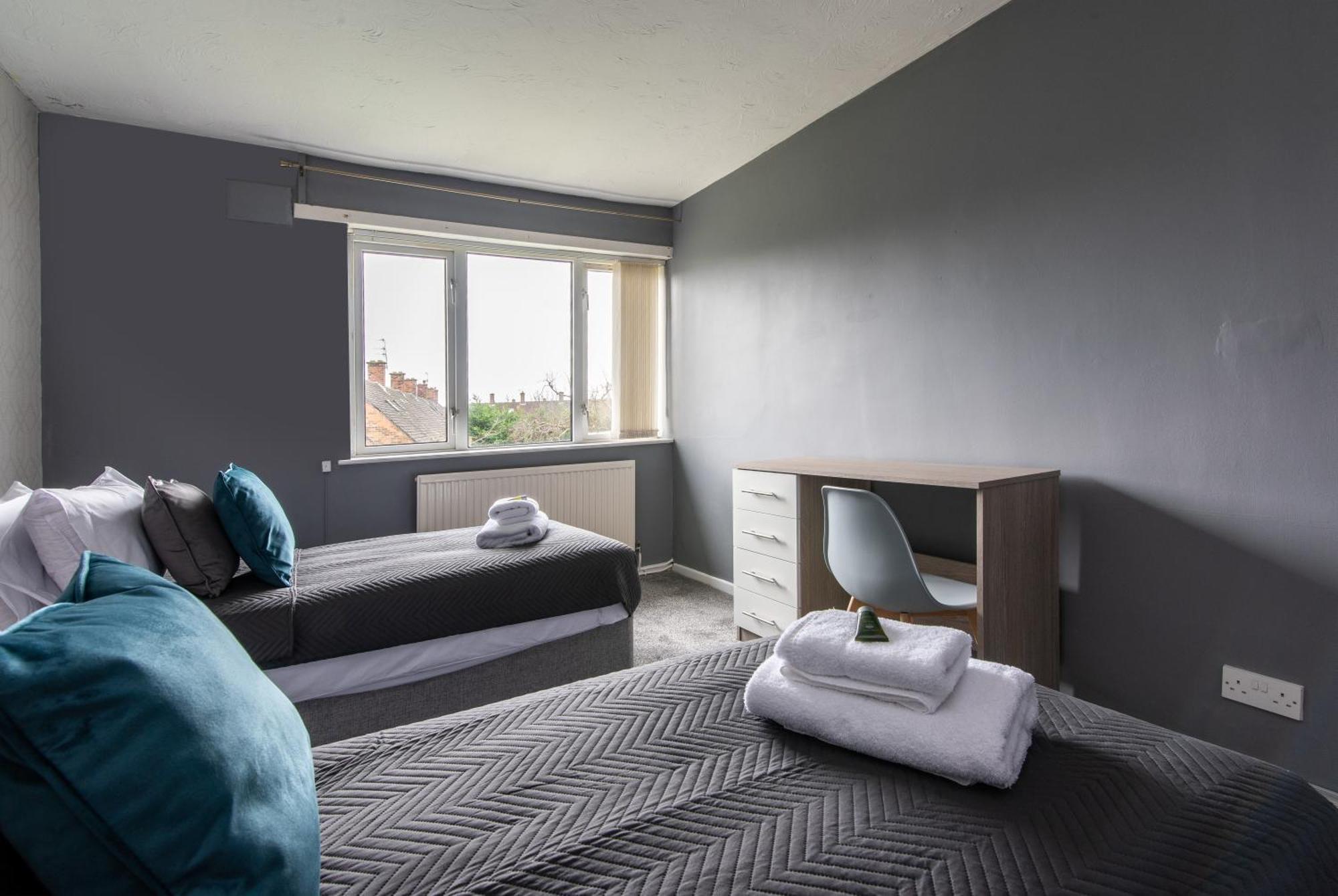 3 Bed Apartment - Perfect For Contractors Near Liverpool Airport Hale  المظهر الخارجي الصورة