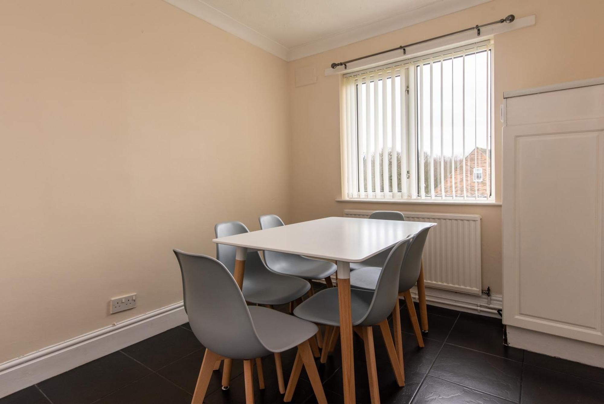 3 Bed Apartment - Perfect For Contractors Near Liverpool Airport Hale  المظهر الخارجي الصورة