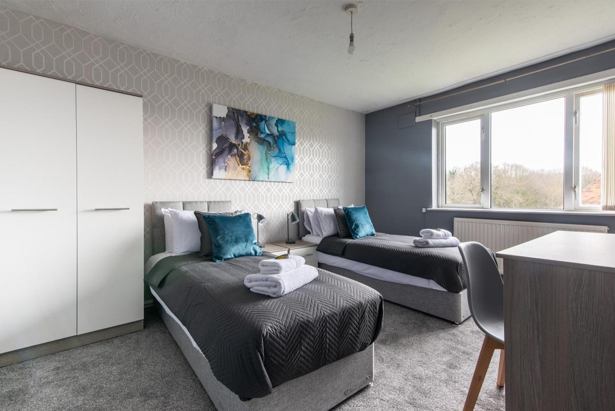 3 Bed Apartment - Perfect For Contractors Near Liverpool Airport Hale  المظهر الخارجي الصورة