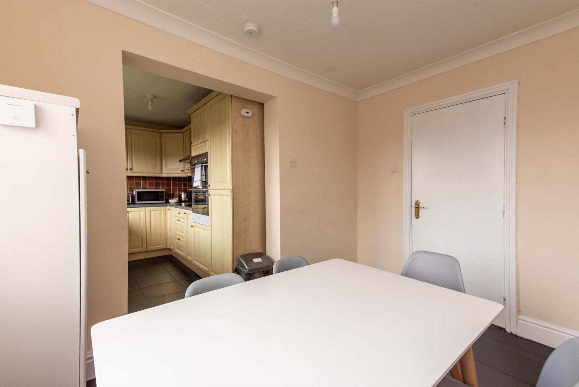 3 Bed Apartment - Perfect For Contractors Near Liverpool Airport Hale  المظهر الخارجي الصورة