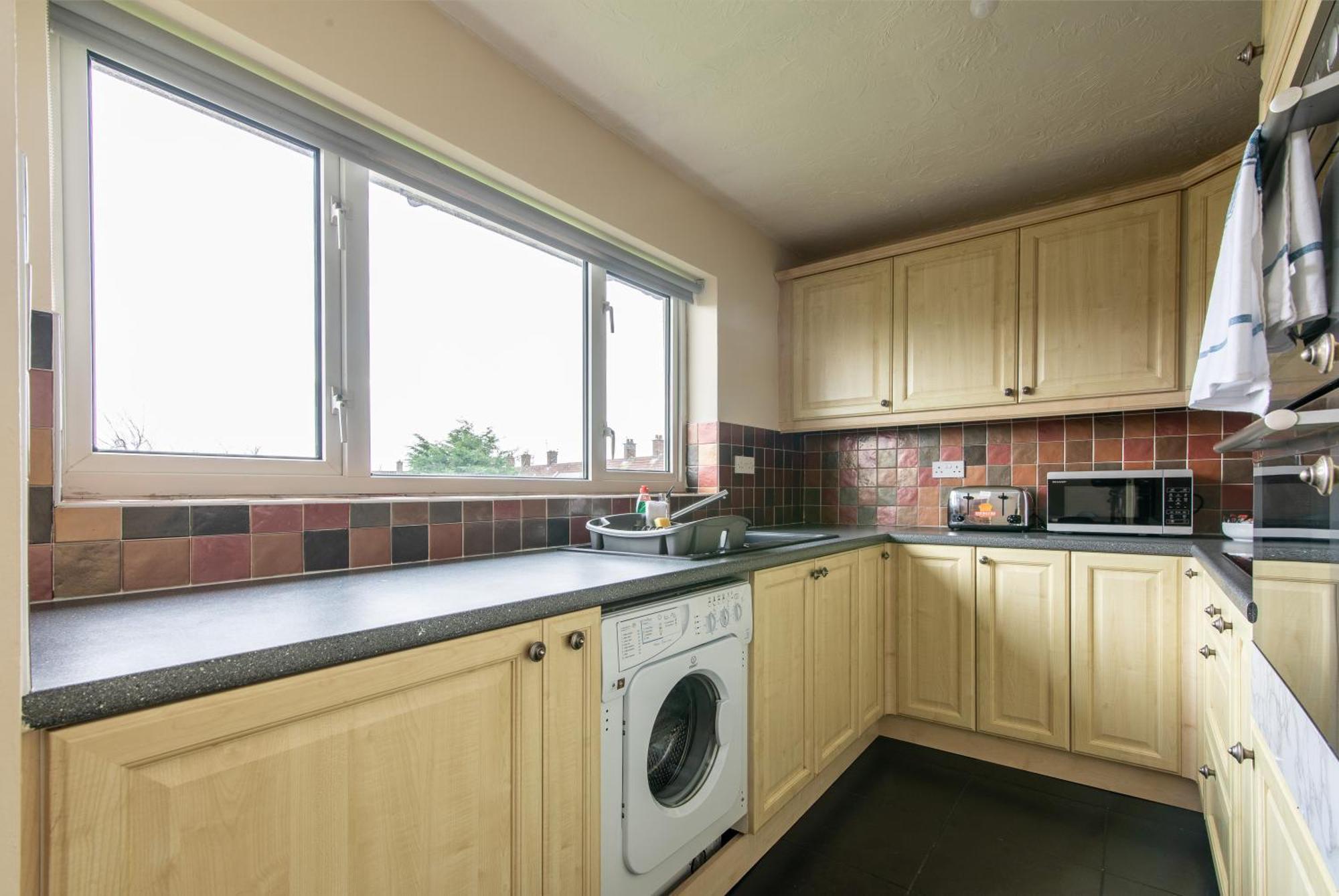 3 Bed Apartment - Perfect For Contractors Near Liverpool Airport Hale  المظهر الخارجي الصورة